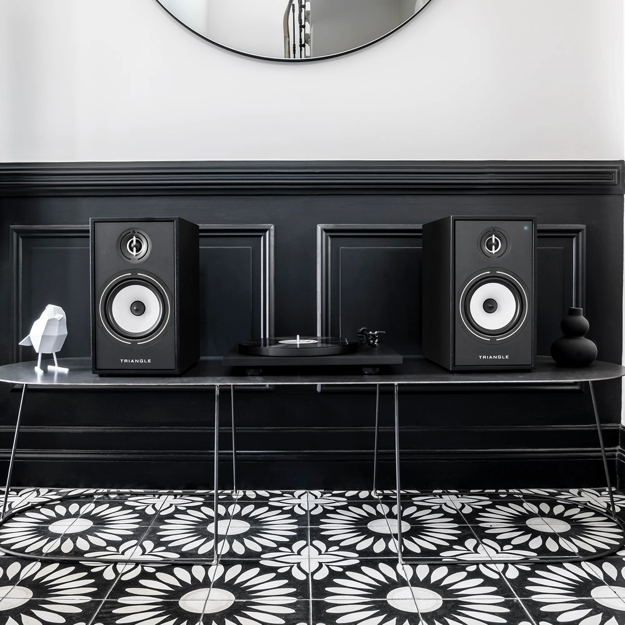 Triangle Lunar 1 Turntable - with Integrated Phono Preamp