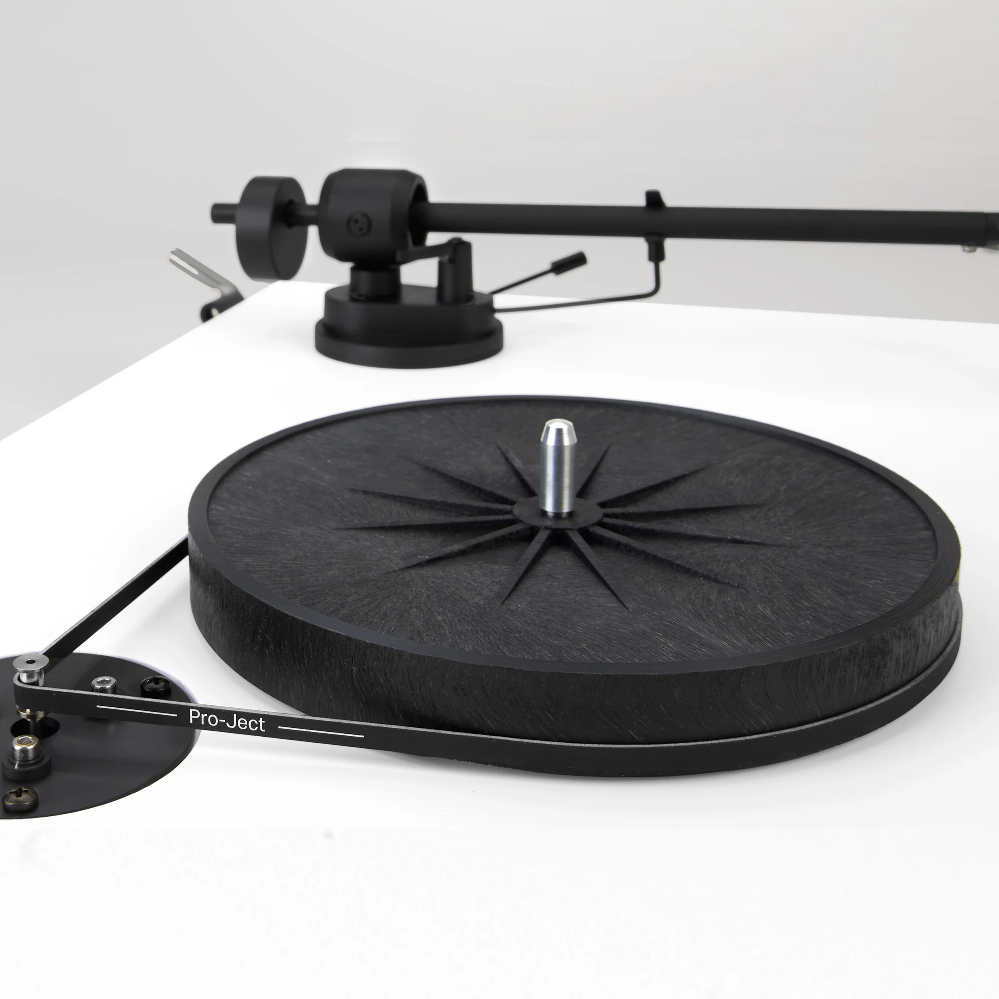 Triangle Lunar 1 Turntable - with Integrated Phono Preamp