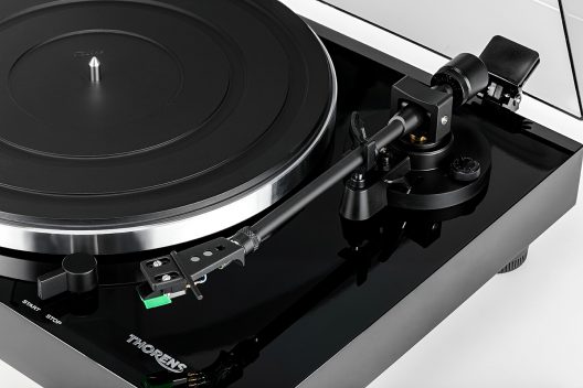 THORENS 202 MANUAL TURNTABLE WITH PREAMP
