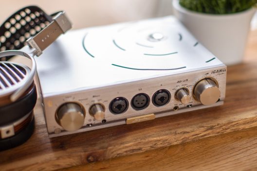 IFI PRO ICAN SIGNATURE TUBE AND SOLID STATE HEADPHONE AMPLIFIER