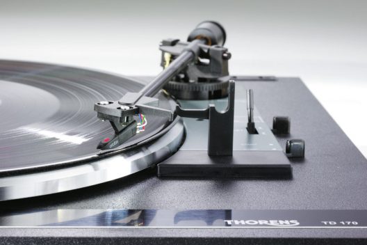 THORENS TD 170 FULLY AUTOMATIC TURNTABLE WITH PREAMP
